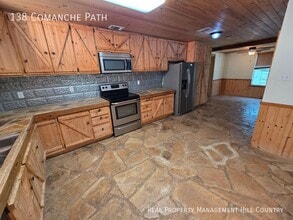 138 Comanche Path in Bandera, TX - Building Photo - Building Photo