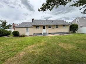 235 10th St in Bethpage, NY - Building Photo - Building Photo