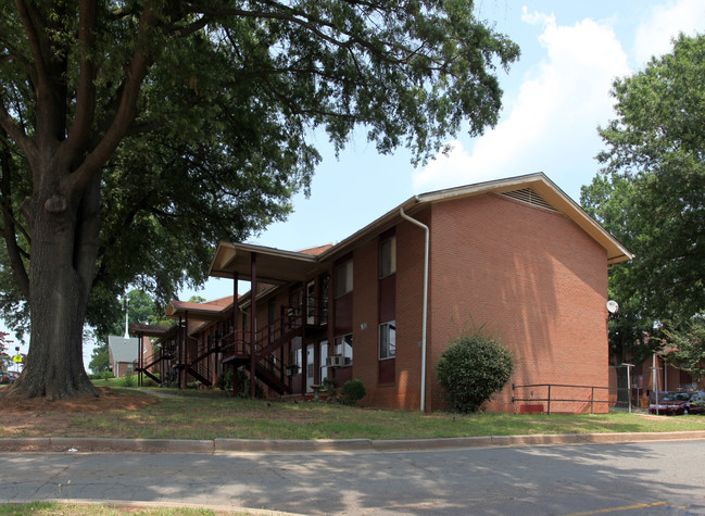 Colony Place Apartments in Winston-Salem, NC - Building Photo - Building Photo