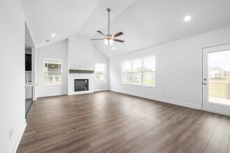 1360 Harmon Ln in Clarksville, TN - Building Photo - Building Photo