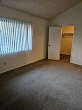 16572 Lorelei Ln in Tustin, CA - Building Photo - Building Photo