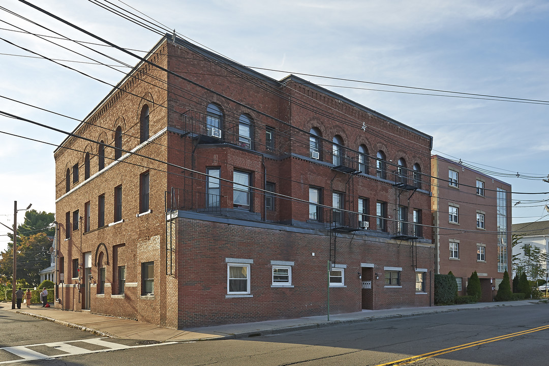 74-80B Summer St in Malden, MA - Foto de edificio