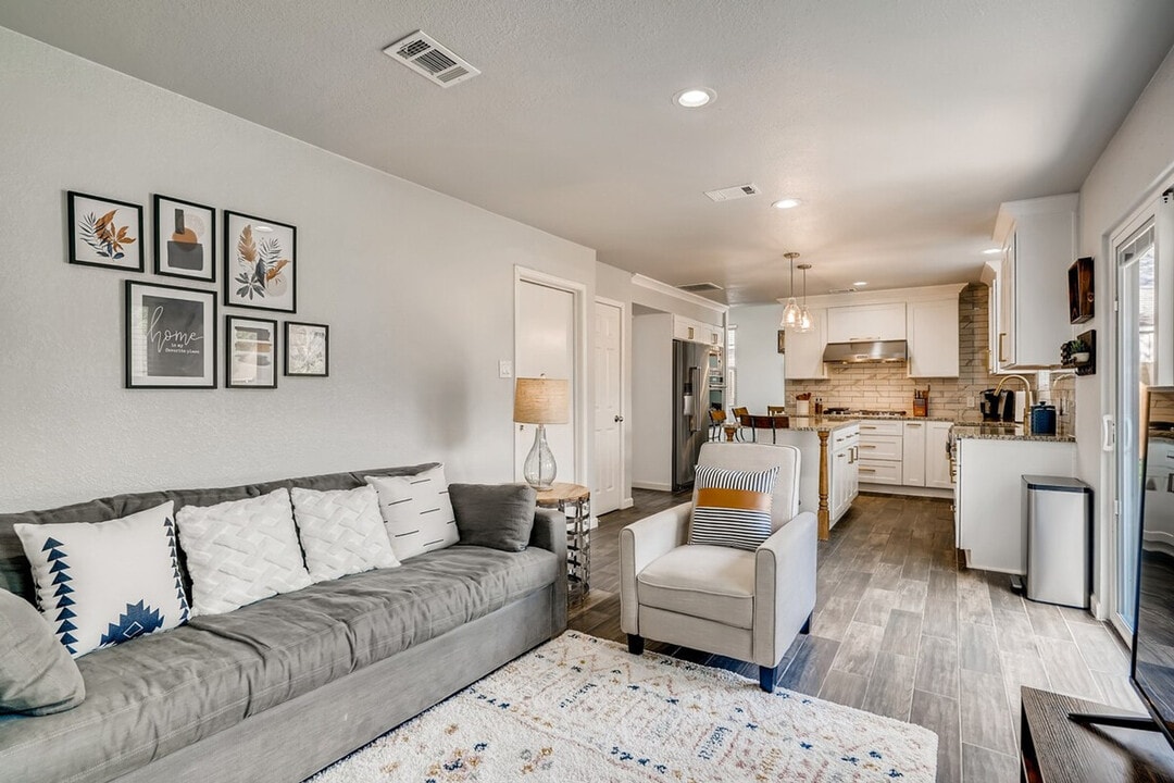 2201 Rosemary Ln, Unit SI ID1314609P in Round Rock, TX - Building Photo