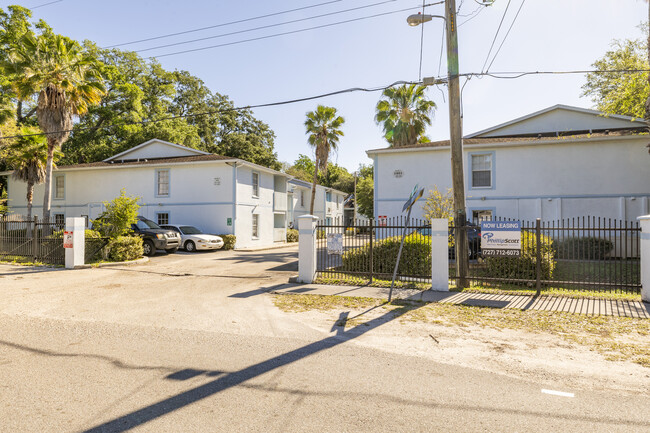 Columbia Park Apartments in Tampa, FL - Foto de edificio - Building Photo