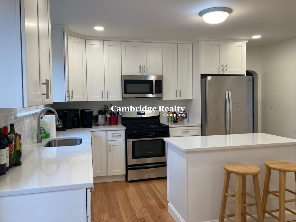 216 Norfolk St, Unit A in Cambridge, MA - Building Photo