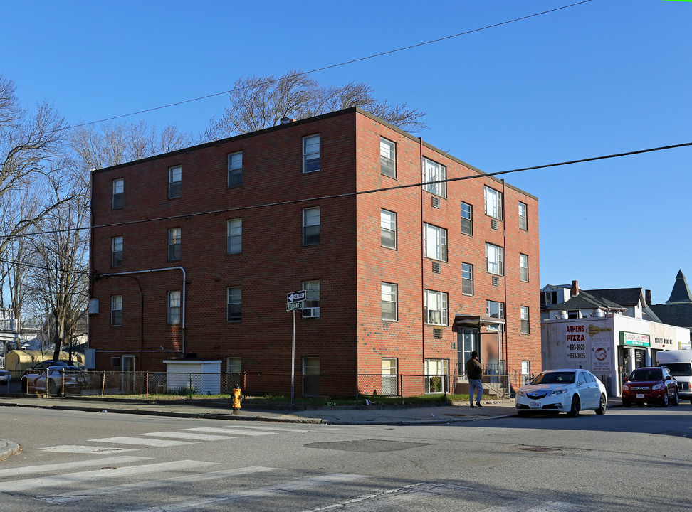 681-693 Moody St in Waltham, MA - Foto de edificio