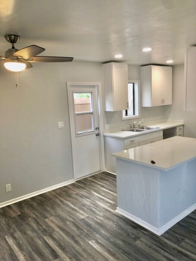 867 Emerald St-Unit -EM869 in San Diego, CA - Foto de edificio - Building Photo
