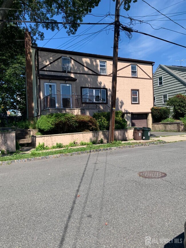 300 Revere Ave in Union, NJ - Building Photo - Building Photo