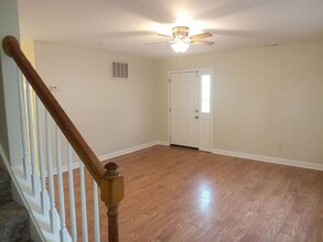 409 Cherry St in Fuquay Varina, NC - Foto de edificio - Building Photo