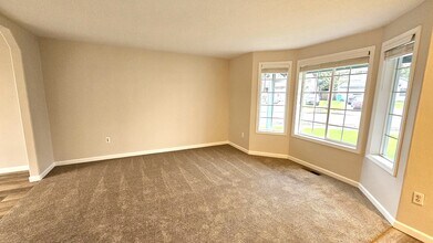 10032 NE 19th St in Vancouver, WA - Building Photo - Building Photo