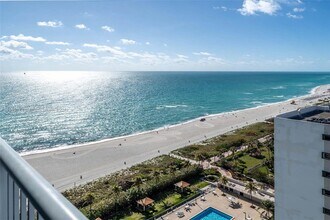 2655 Collins Ave, Unit 2410 in Miami Beach, FL - Foto de edificio - Building Photo