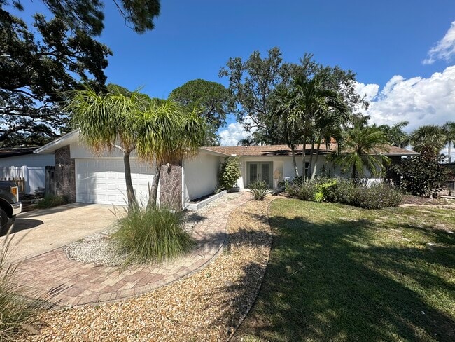 1404 Riverside Dr in Tarpon Springs, FL - Building Photo - Building Photo