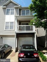12858 Fair Briar Ln in Fairfax, VA - Building Photo