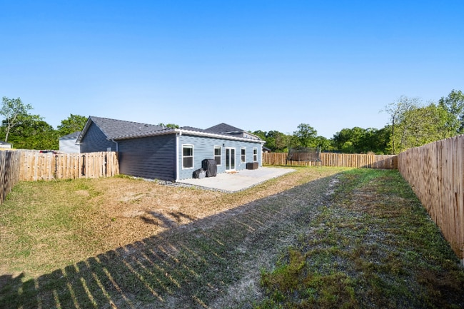102 Gregory Pl in Smiths Station, AL - Building Photo - Building Photo