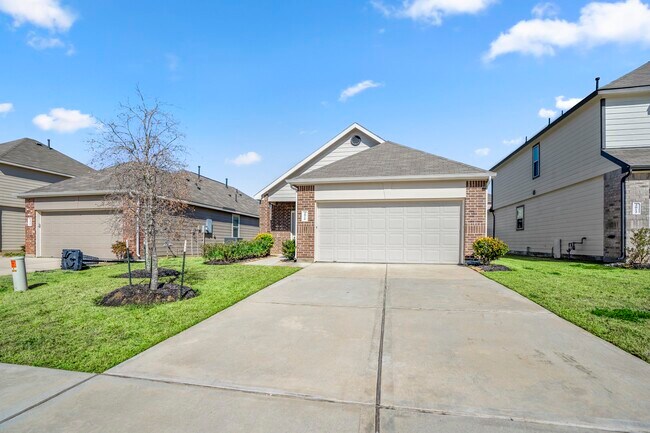 2816 Madison Dr in Conroe, TX - Building Photo - Building Photo