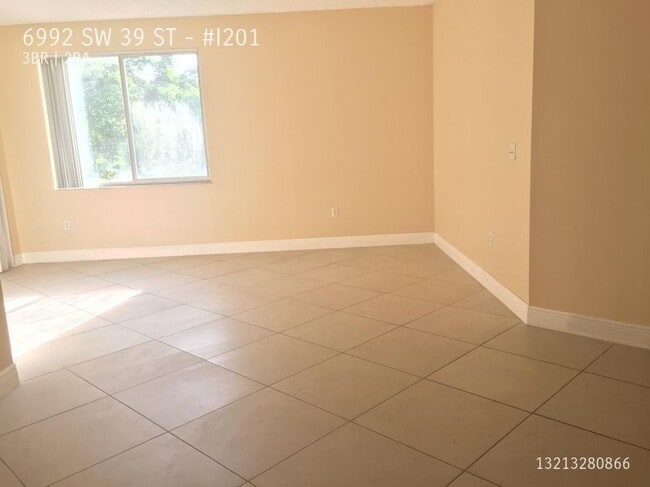 6992 SW 39th St in Davie, FL - Building Photo - Building Photo