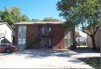 Woodriver Apartments in Wichita, KS - Building Photo