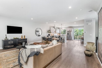 5424 Old Orchard Rd in Skokie, IL - Building Photo - Building Photo