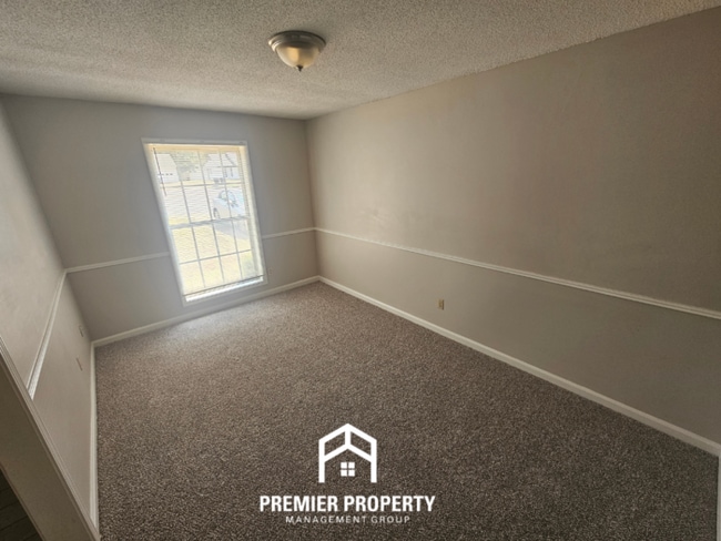 3373 S Mendenhall Rd in Memphis, TN - Building Photo - Building Photo