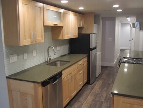 1658 Monroe St NW, Unit 1658 Apt B in Washington, DC - Foto de edificio - Building Photo