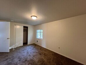 809 S 16th Ave in Yakima, WA - Building Photo - Building Photo