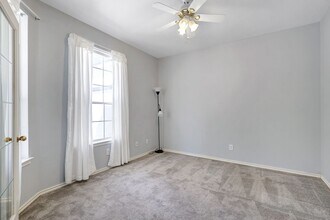 4726 Shavano Bark in San Antonio, TX - Building Photo - Building Photo