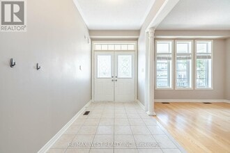 422 Hidden Trail in Oakville, ON - Building Photo - Building Photo