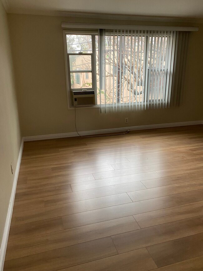 925 S Sherbourne Dr in Los Angeles, CA - Building Photo - Building Photo