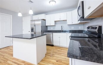 13 Gray Coach Ln in Cranston, RI - Building Photo - Building Photo