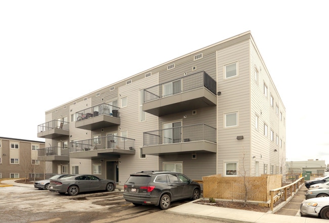 West Gate Suites in Edmonton, AB - Building Photo - Building Photo