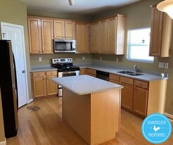 24 Arbor Hl Pl in McLeansville, NC - Building Photo