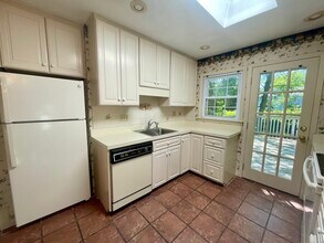 97 Pepperidge Cir in Fairfield, CT - Building Photo - Building Photo