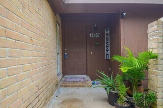 13107 Northfleet Dr in Houston, TX - Building Photo - Building Photo