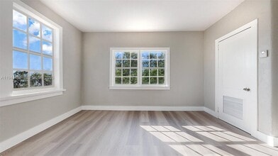 433 NW 25th Ave in Miami, FL - Foto de edificio - Building Photo