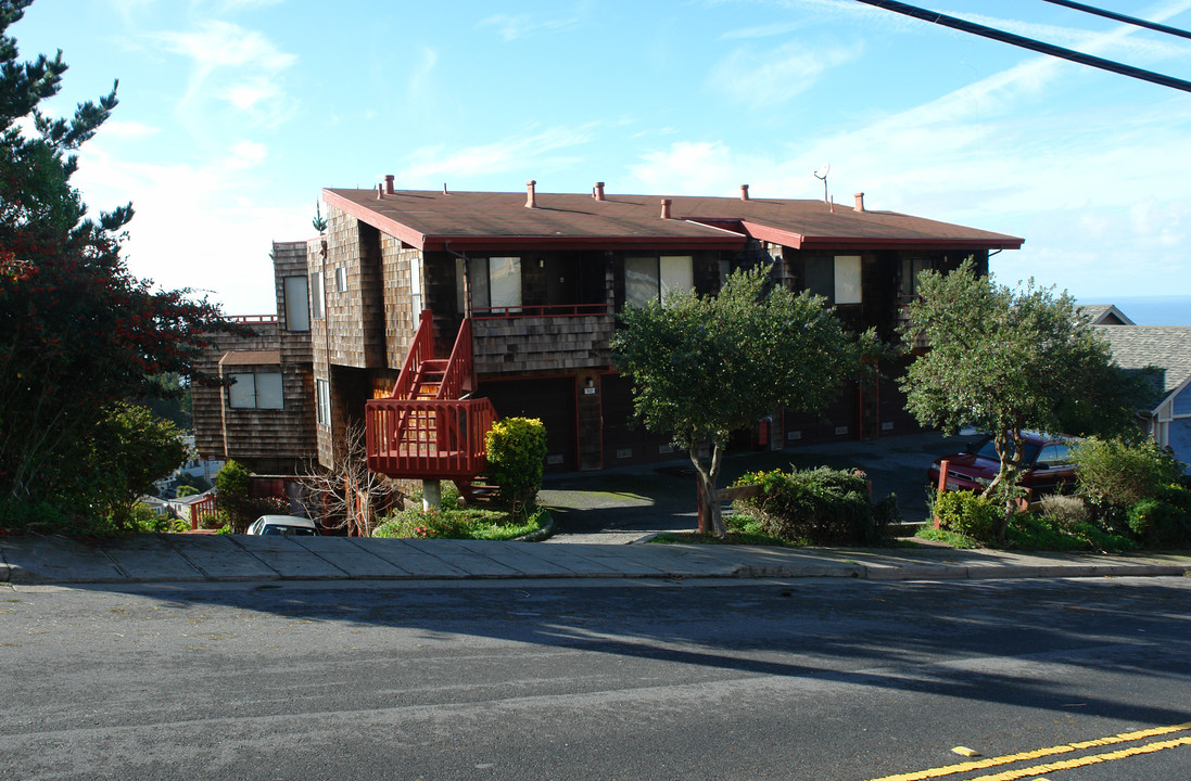 512 Monterey Rd in Pacifica, CA - Foto de edificio