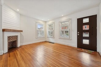 326 Dean St in West Chester, PA - Building Photo - Building Photo