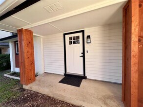 9728 Anderson Village Dr in Austin, TX - Building Photo - Building Photo