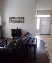 1944 W Hayward St in Hanford, CA - Building Photo - Building Photo