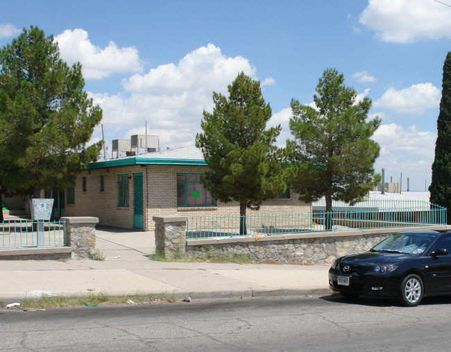 1210 N Virginia St in El Paso, TX - Foto de edificio - Building Photo