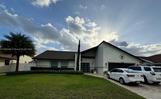 7126 NW 49th Ct in Lauderhill, FL - Foto de edificio - Building Photo