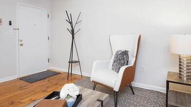 251 Meeting St in Charleston, SC - Building Photo - Building Photo