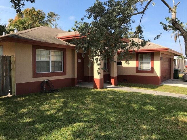 2001 NW 27th Ln in Fort Lauderdale, FL - Building Photo - Building Photo