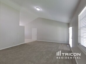 6296 Thistle Bend in Avon, IN - Building Photo - Building Photo