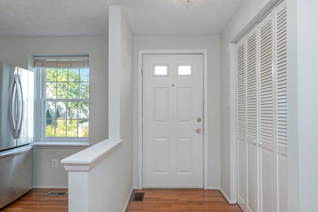 1638 10th St S in Arlington, VA - Foto de edificio - Building Photo