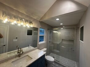 3904 Tonkawa Trl, Unit 3904A in Austin, TX - Foto de edificio - Building Photo