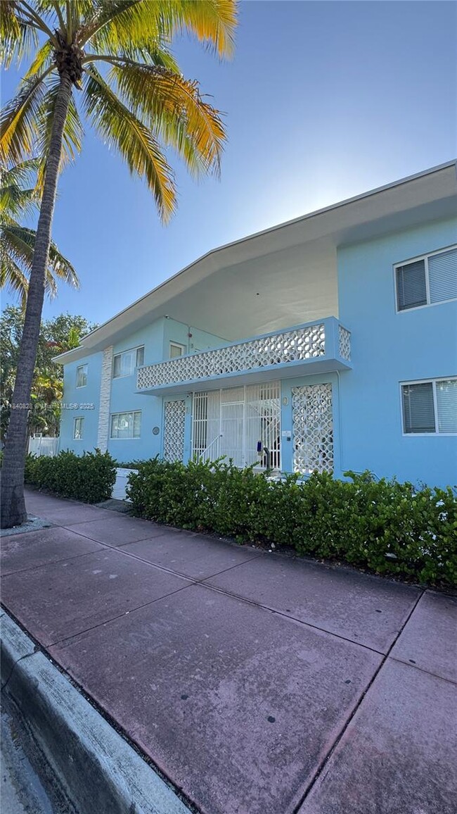 property at 401 Collins Ave