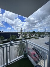 1320 W 35th St, Unit 405 in Hialeah, FL - Building Photo - Building Photo