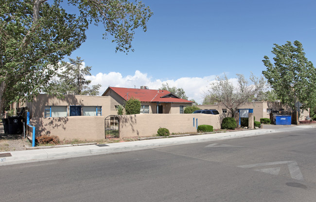 Espanola Apartments in Albuquerque, NM - Building Photo - Building Photo