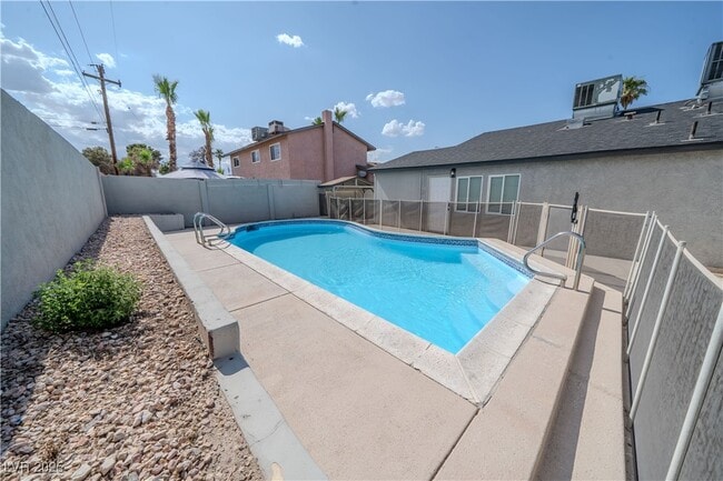 property at 1671 Sandalwood Ln