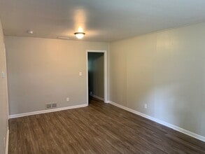 1073-1075 Wisteria Dr SW in Mableton, GA - Foto de edificio - Building Photo